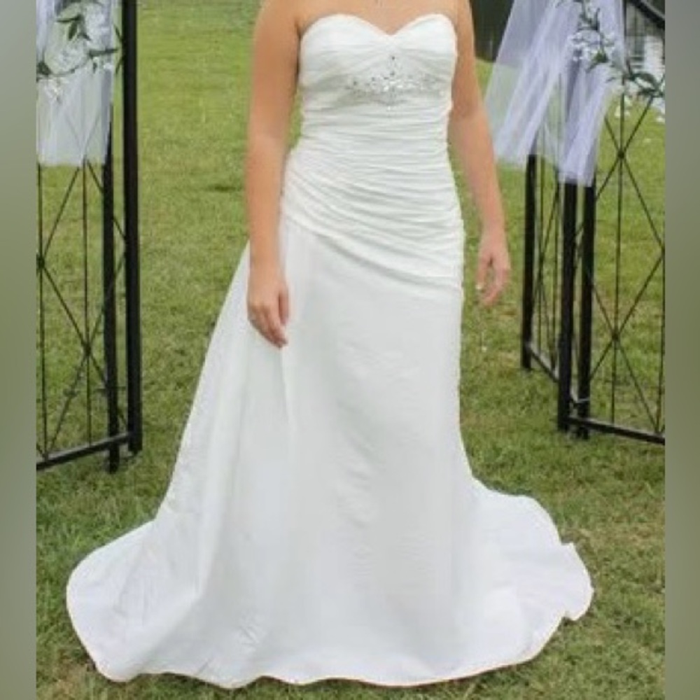 Destiny Wedding Dress strapless Size 8 Taken In To A Size 6